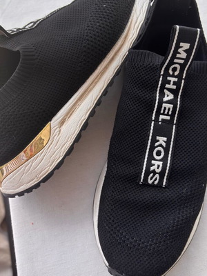 Παπούτσια Michael Kors μεταχειρισμένα νούμερο 39,5 μαύρο-άσπρο με χρυσές λεπτομέρειες