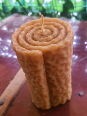 Handmade natural beeswax candle, 12x7 cm