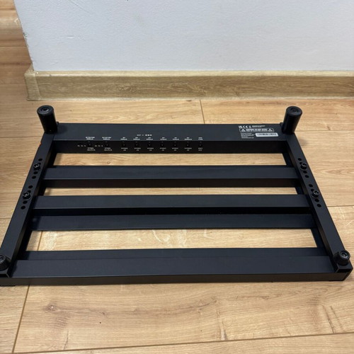 Harley Benton Spaceship Power 40 pedalboard with power supply used