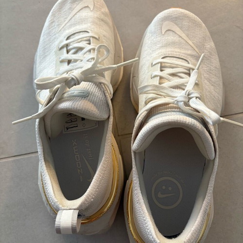 Nike running shoes size 40 like new beige with gold details