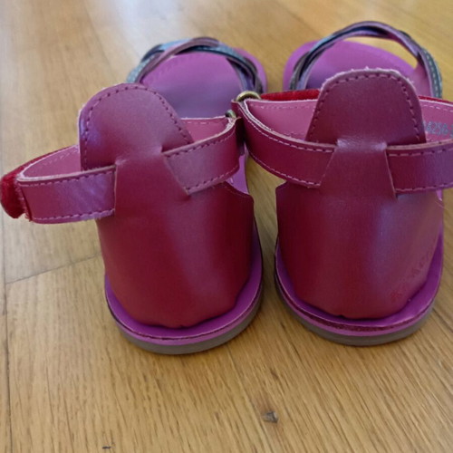 Kickers sandals girl size 34 new, leather