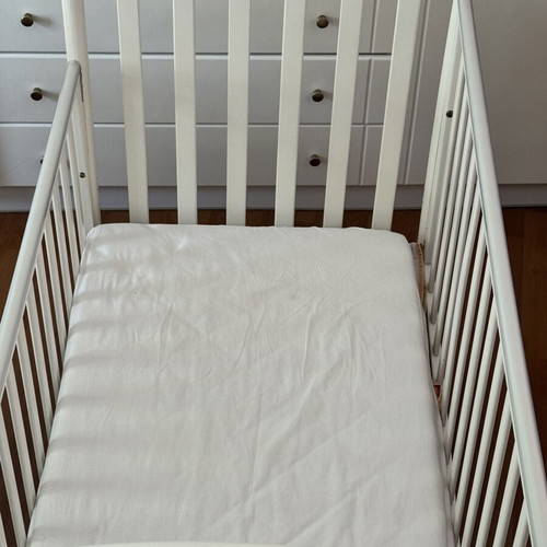 Baby cot like new, barely used