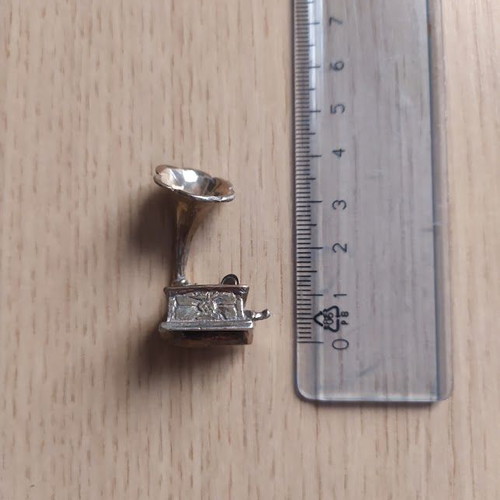 Miniature Gramophone metal, like new, 4 cm