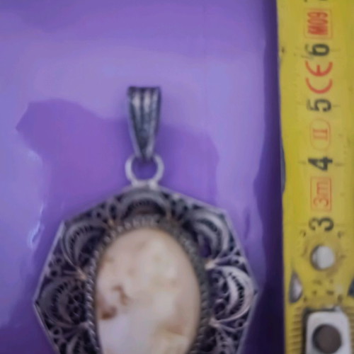 Genuine handmade Yannio Camée – vintage collectible pendant