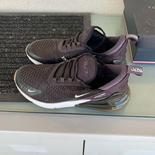 Nike Air Max 270 like new, black athletic shoes size 39