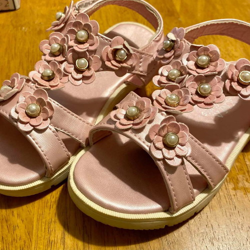 Sandals used size 26