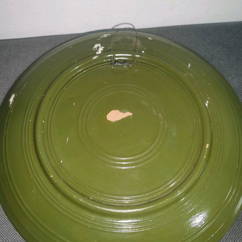Ceramic decorative plate used with floral designs 18 cm