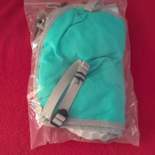Running vest with adjustable straps and water bladder pocket, one size