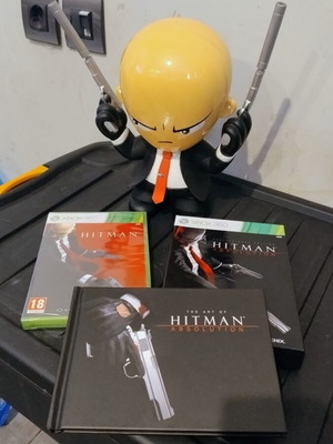 Hitman Absolution Collectors Edition Xbox 360 book unused, figure pristine
