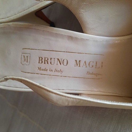 Bruno Magli women's pumps used, size 39, beige, 6 cm heel