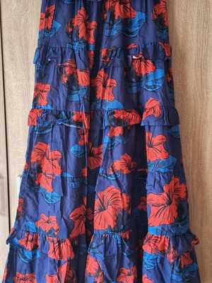 Karavan long skirt size S like new, multicolor