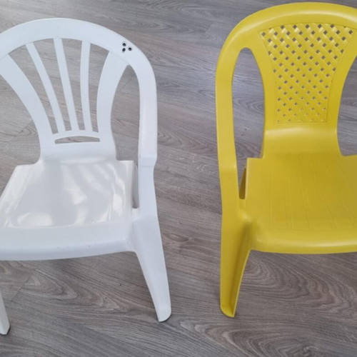 Children's chairs like new, plastic with cushions, set of 2