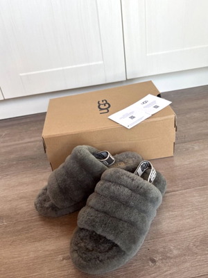 Ugg Fluff Yeah Slides Size 37 Like New, Grey