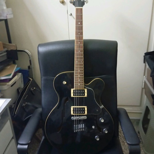 Yamaha electro-acoustic guitar like new