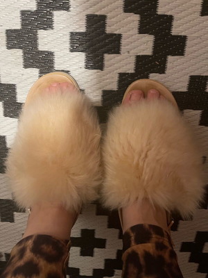 Ugg sandals with fur, like new, genuine leather, size 39, beige