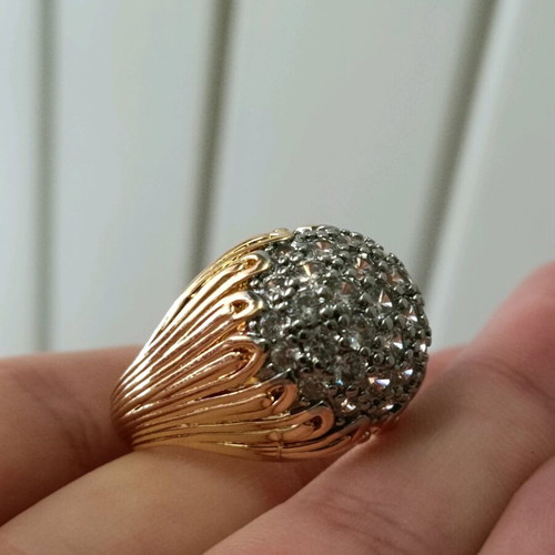 Women's stainless steel dome ring royal style with zircon stones size 18.5 new