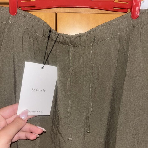 Stradivarius khaki pants with elastic waist, size XL