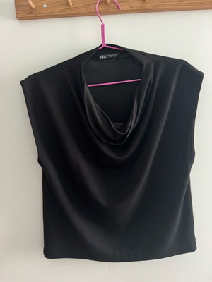 Zara draped sleeveless blouse like new, size M, black