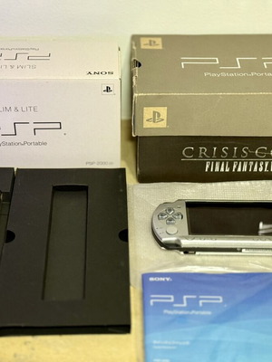 Sony PSP 2000 Final Fantasy VII Crisis Core 10th Anniversary Limited Edition σαν καινούργιο