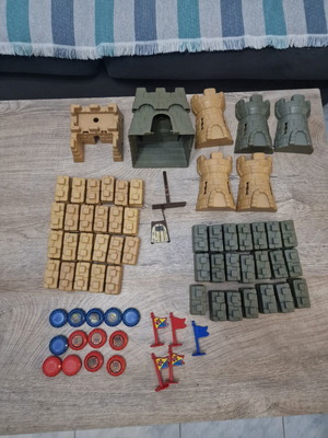 Castles and siege figures used