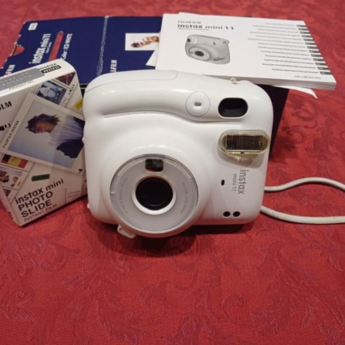 Fujifilm Instax Mini 11 camera new, white with film