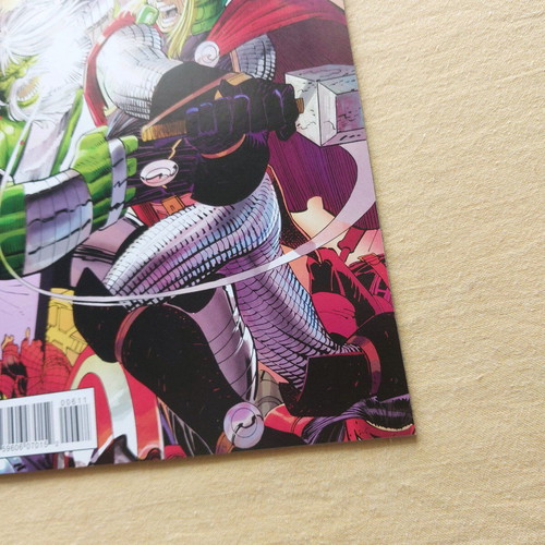 Avengers #6 like new, first appearance of Azari