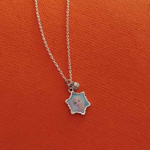 Frozen Elsa & Anna necklace like new