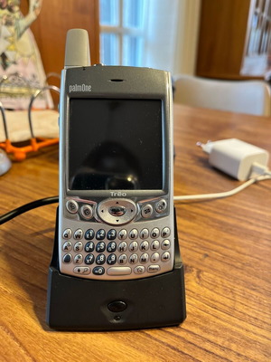 PalmOne Treo 600 GSM Quadband smartphone σαν καινούργιο, πλήρες με dock