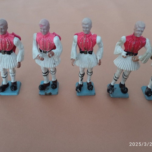 Miniature soldier figures used, set of 21 various eras