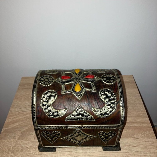 Vintage wooden jewelry chest used, Moroccan style