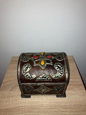 Vintage wooden jewelry chest used, Moroccan style