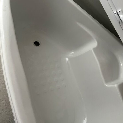 Acrylic corner bathtub 120×120 cm like new