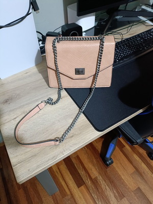 Shoulder bag and crossbody in sapio apple color like new beige