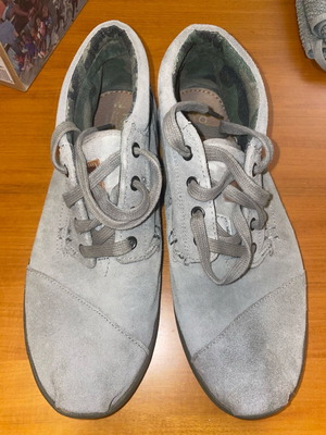 Tom’s men’s gray suede boots size 41 like new