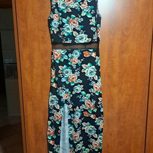 Long dress with transparency at the waist and slit