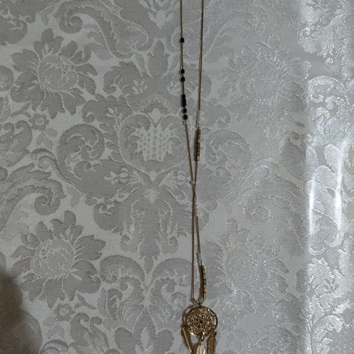 Dreamcatcher necklace like new, gold color