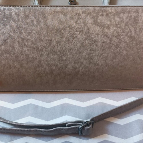 Grey shoulder handbag like new
