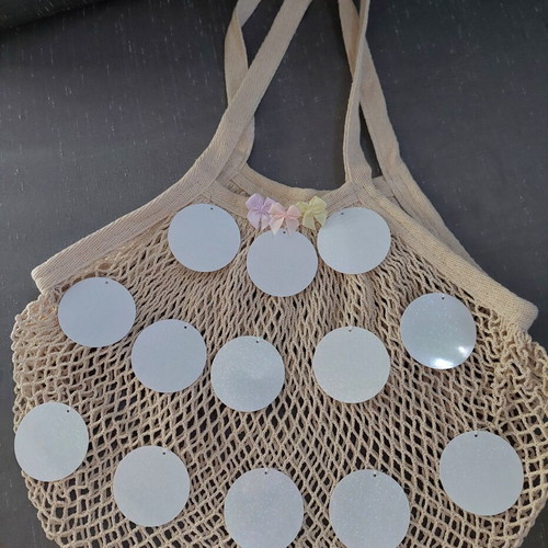 Net bag with large white iridescent sequins, like new, beige shoulder