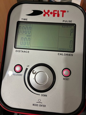 X-fit elliptical fitness machine used with small crack