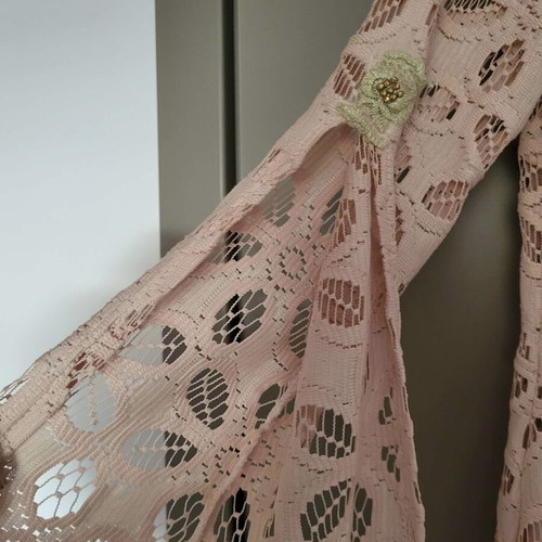 Be You No M/L dress pink, like new, with unique sleeve