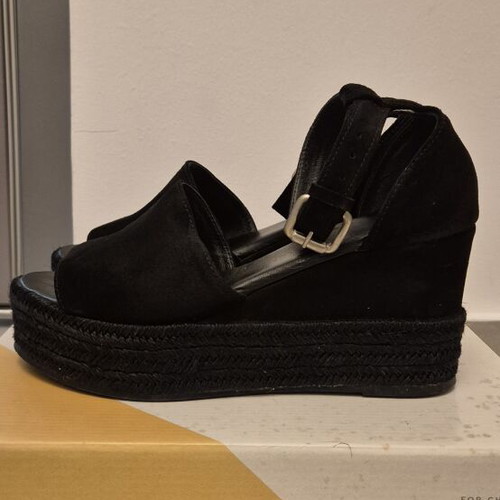 Black suede platform sandals size 39 used, medium heel