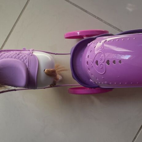 Horse with carriage toy like new, Barbie style