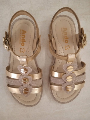 Children's leather sandals like new, size 30, gold