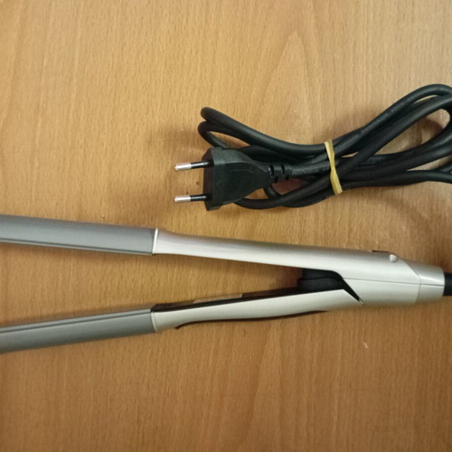Izzy professional hair straightener