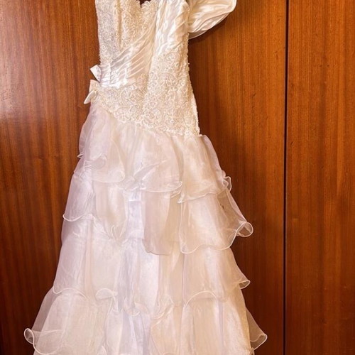 Belnovia wedding dress like new, complete set with veil and gloves, size EU 44