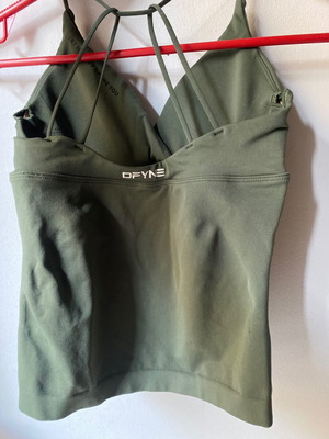 Dfyne sports top, green, size S