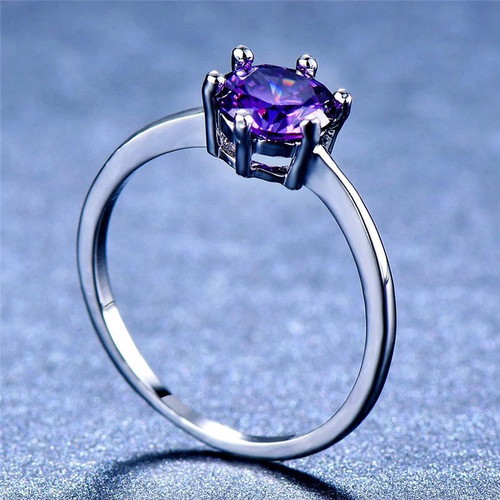 Ring with violet amethyst