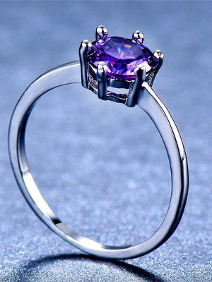 Ring with violet amethyst