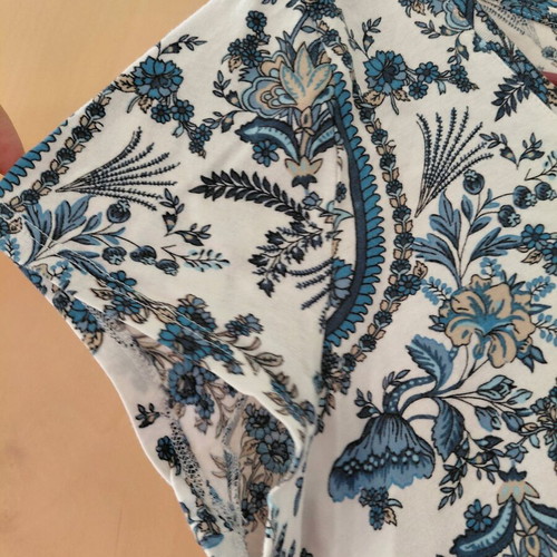 H&M crop top medium like new, white and blue paisley