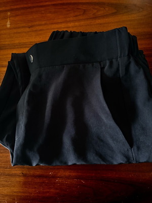 Zara jogger in soft crepe satin fabric, like new, size L